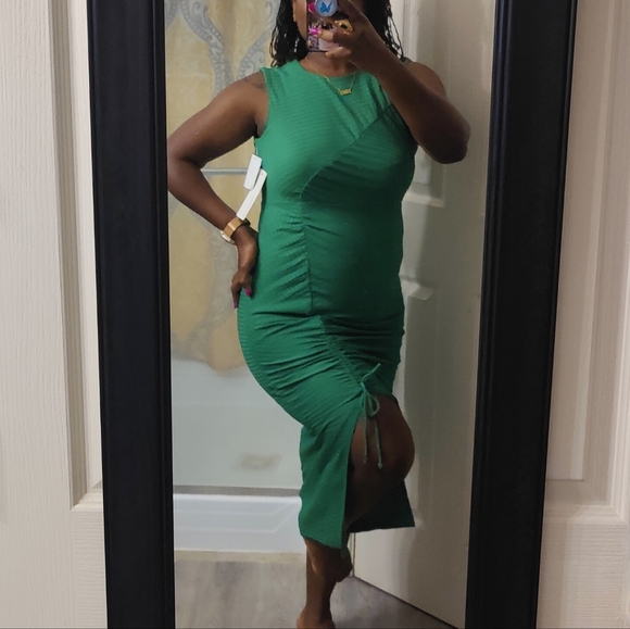 Stella & Julie Dresses & Skirts - NWT Stella & Julie Green Ruched Front Sleeveless Midi Dress